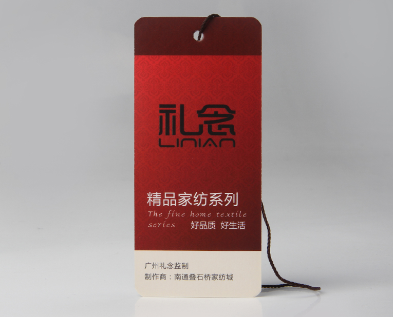 衣服吊牌在定做時出幺蛾子，制造商這樣做不懼怕劃痕